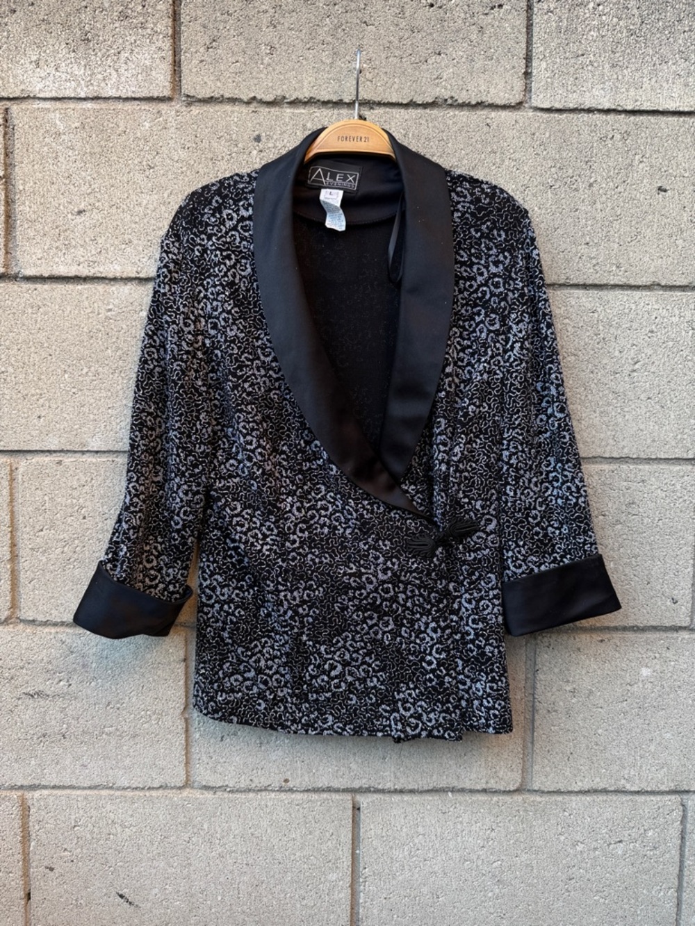 Black & Gray Patterned Satin-Trim Wrap Jacket